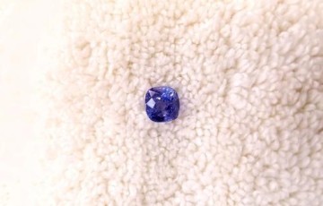 Blue Sapphire Natural Gemstone (Nilam) - 5.5 Carat ( Rs 19,500 / Carat)